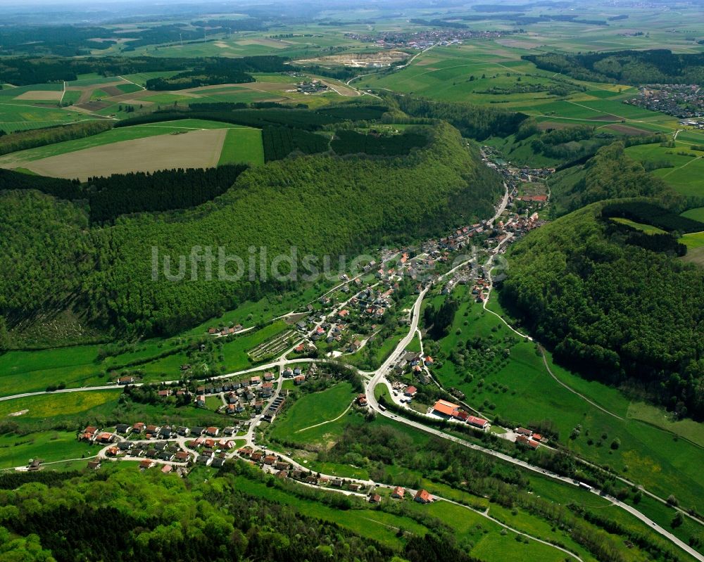 Weißenstein von oben - Dorf - Ansicht am Rande Waldgebieten in Weißenstein im Bundesland Baden-Württemberg, Deutschland