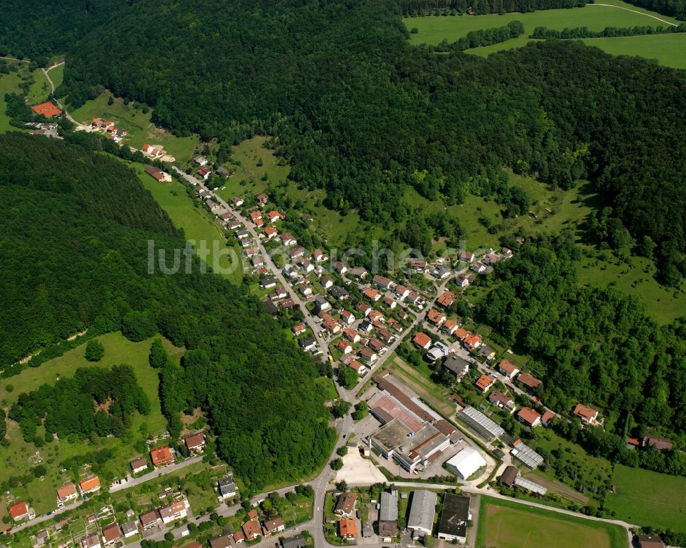 Wiesensteig aus der Vogelperspektive: Dorf - Ansicht am Rande Waldgebieten in Wiesensteig im Bundesland Baden-Württemberg, Deutschland