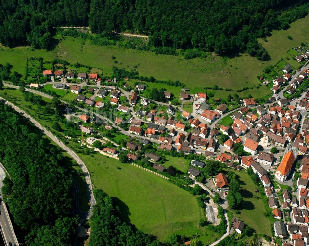 Wiesensteig von oben - Dorf - Ansicht am Rande Waldgebieten in Wiesensteig im Bundesland Baden-Württemberg, Deutschland