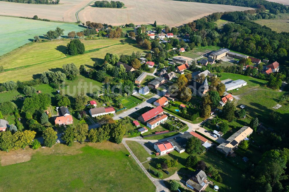Luftaufnahme Wilsickow - Dorf - Ansicht am Rande von Waldgebieten in Wilsickow im Bundesland Brandenburg, Deutschland