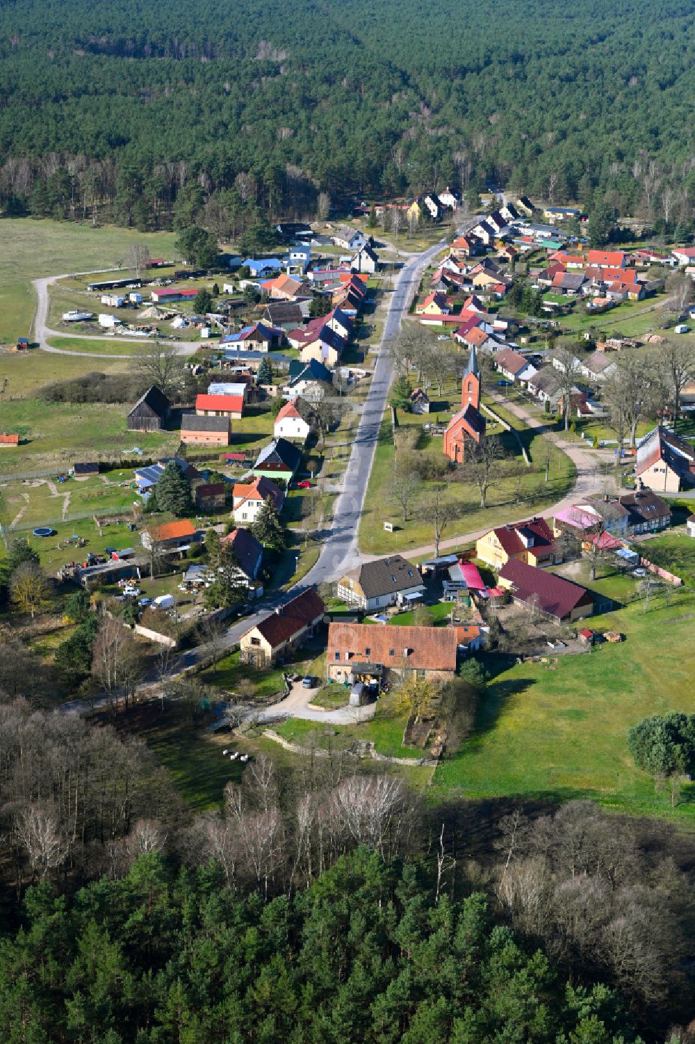 Luftbild Zechow - Dorf - Ansicht am Rande von Waldgebieten in Zechow im Bundesland Brandenburg, Deutschland