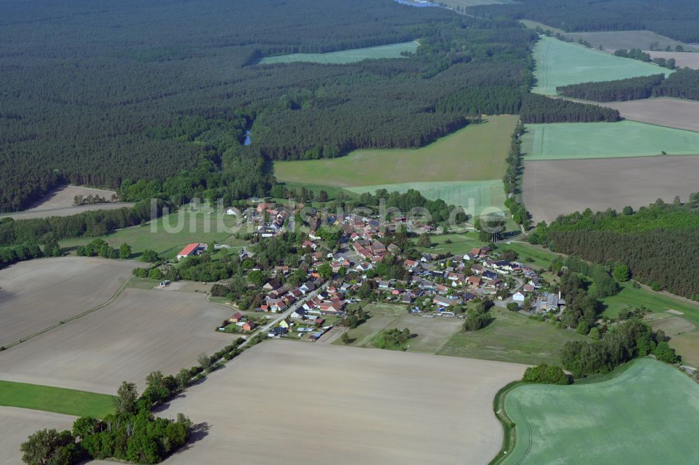 Luftaufnahme Zootzen - Dorf - Ansicht am Rande Waldgebieten in Zootzen im Bundesland Brandenburg, Deutschland