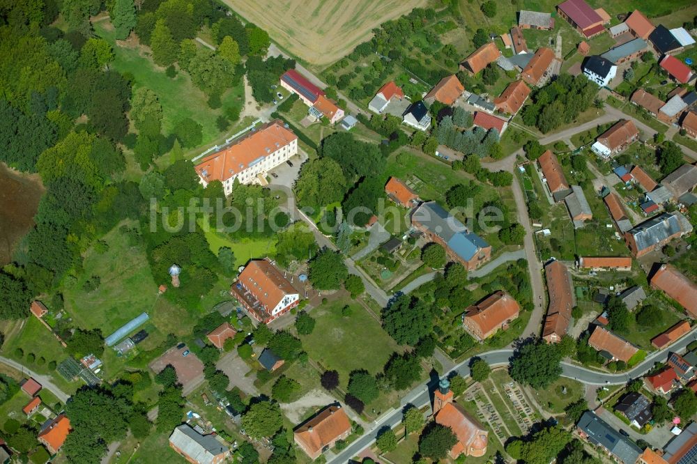 Rühstädt aus der Vogelperspektive: Dorf - Ansicht in Rühstädt im Bundesland Brandenburg, Deutschland