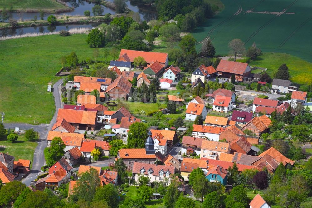 Sallmannshausen von oben - Dorf - Ansicht in Sallmannshausen im Bundesland Thüringen, Deutschland