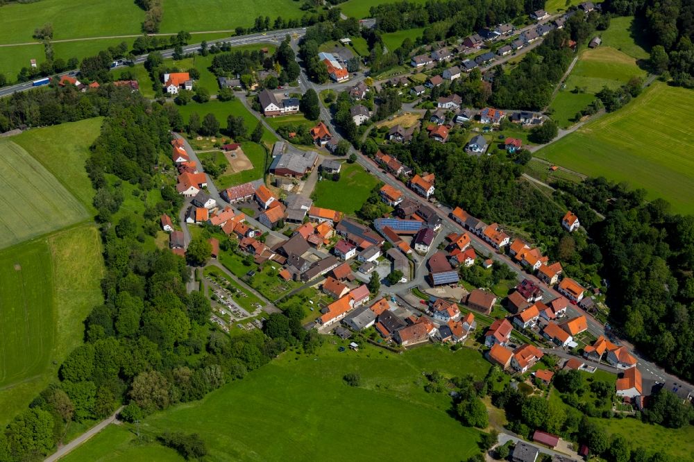 Schmittlotheim von oben - Dorf - Ansicht in Schmittlotheim im Bundesland Hessen, Deutschland