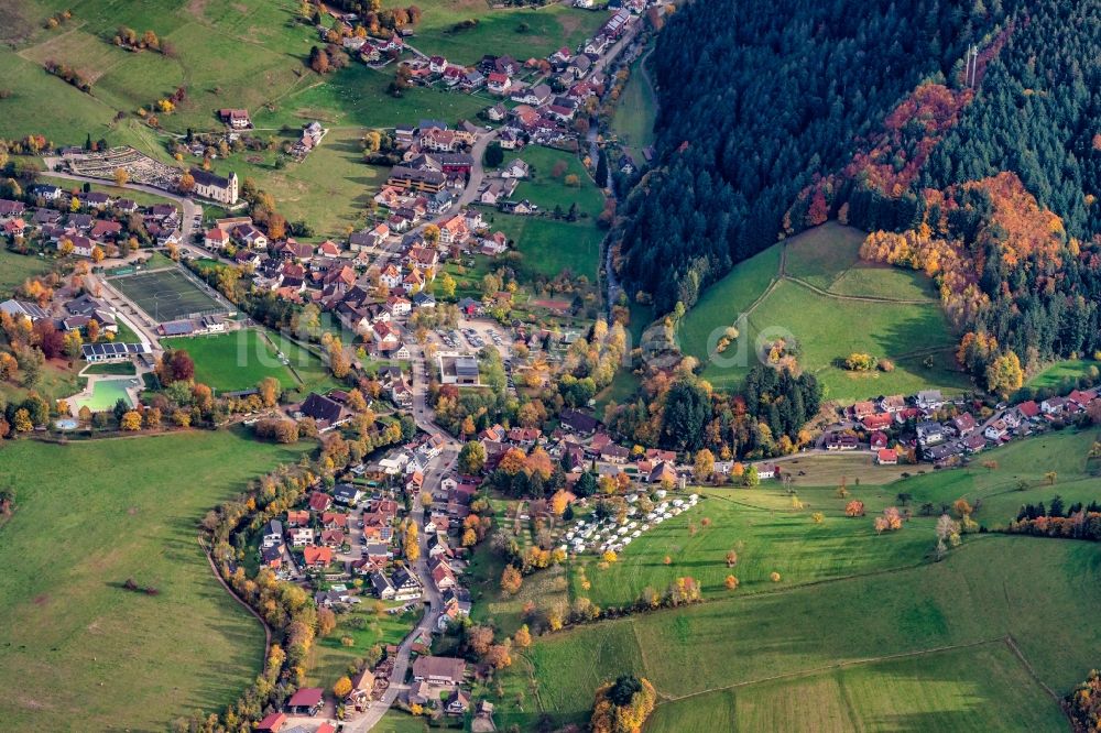 Simonswald aus der Vogelperspektive: Dorf - Ansicht in Simonswald im Bundesland Baden-Württemberg, Deutschland