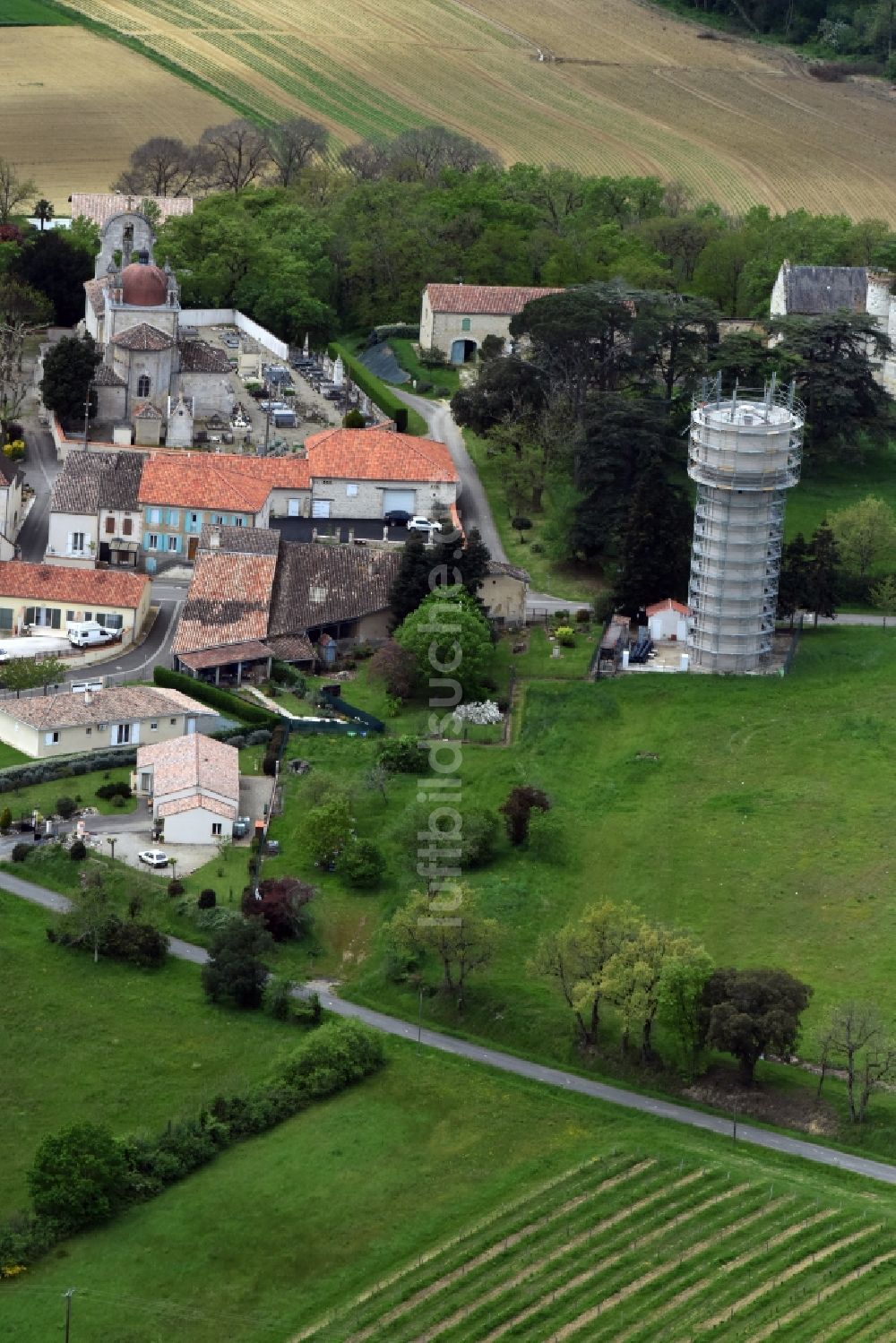 Sistels aus der Vogelperspektive: Dorf - Ansicht von Sistels in Languedoc-Roussillon Midi-Pyrenees, Frankreich