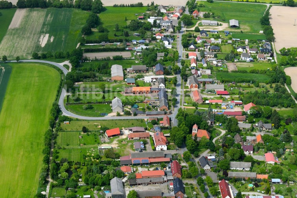 Steffenshagen aus der Vogelperspektive: Dorf - Ansicht in Steffenshagen im Bundesland Brandenburg, Deutschland