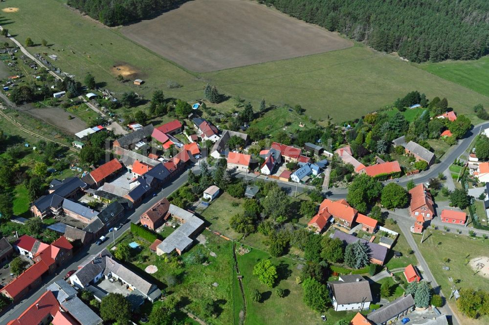 Luftaufnahme Uthausen - Dorf - Ansicht in Uthausen im Bundesland Sachsen-Anhalt, Deutschland