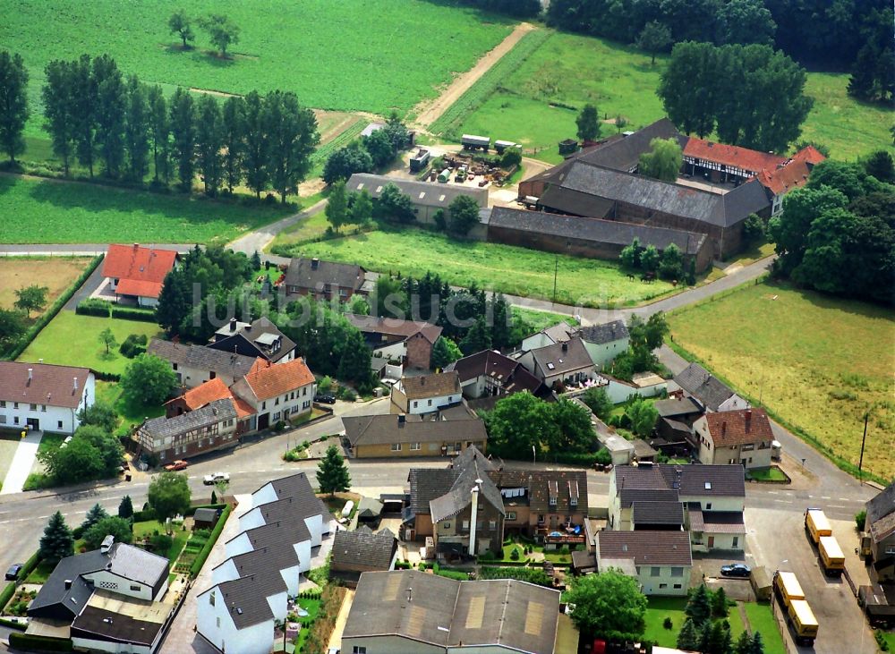 Luftaufnahme Vettelhoven - Dorf - Ansicht in Vettelhoven im Bundesland Rheinland-Pfalz, Deutschland