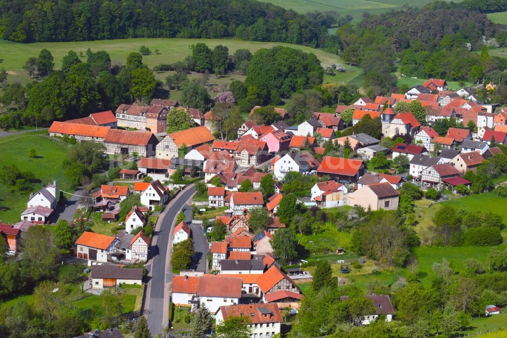 Willershausen aus der Vogelperspektive: Dorf - Ansicht in Willershausen im Bundesland Hessen, Deutschland