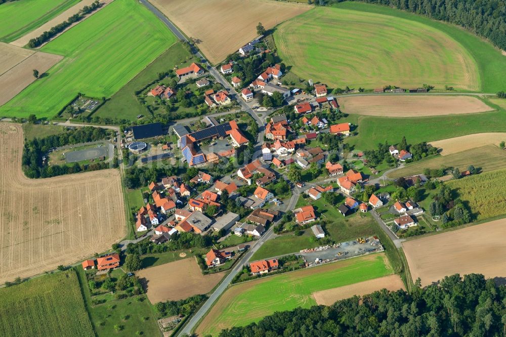 Marbach aus der Vogelperspektive: Dorf - Ansicht der zum Landkreis Haßberge gehörenden Gemeinde Marbach im Bundesland Bayern
