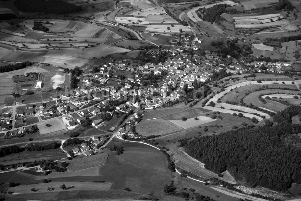 Neubrunn aus der Vogelperspektive: Dorf - Ansicht der zum Landkreis Haßberge gehörenden Gemeinde Neubrunn im Bundesland Bayern