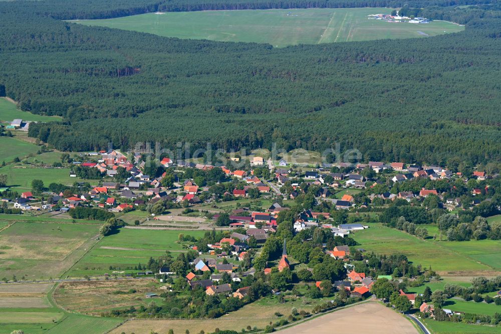 Blievenstorf aus der Vogelperspektive: Dorfansicht in Blievenstorf im Bundesland Mecklenburg-Vorpommern, Deutschland