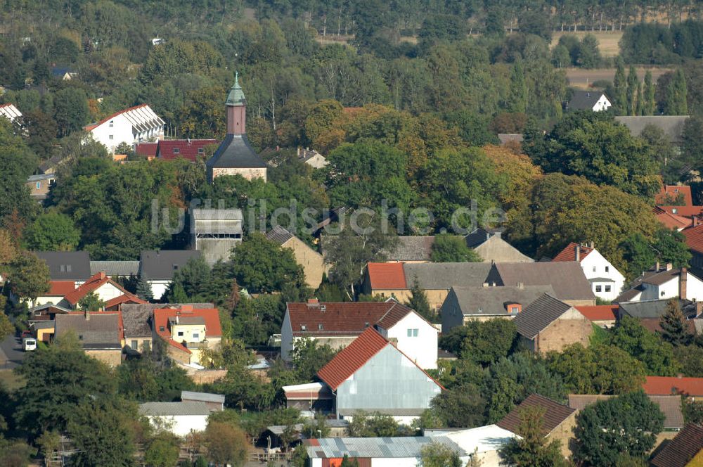 Luftaufnahme Bötzow - Dorfansicht von Bötzow mit der Kirche an der Schönwalder Allee