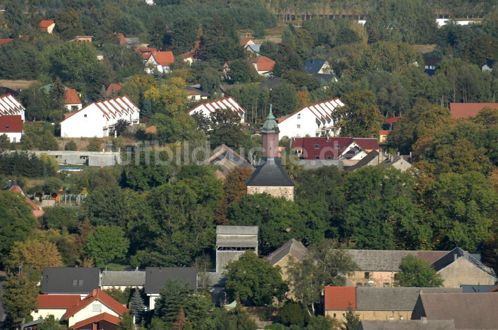 Bötzow aus der Vogelperspektive: Dorfansicht von Bötzow mit der Kirche an der Schönwalder Allee