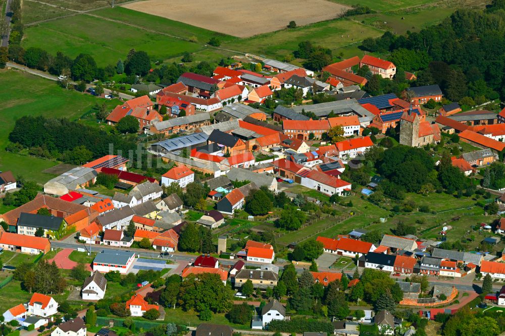 Estedt von oben - Dorfansicht in Estedt im Bundesland Sachsen-Anhalt, Deutschland