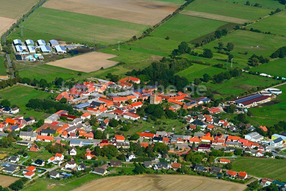 Estedt aus der Vogelperspektive: Dorfansicht in Estedt im Bundesland Sachsen-Anhalt, Deutschland
