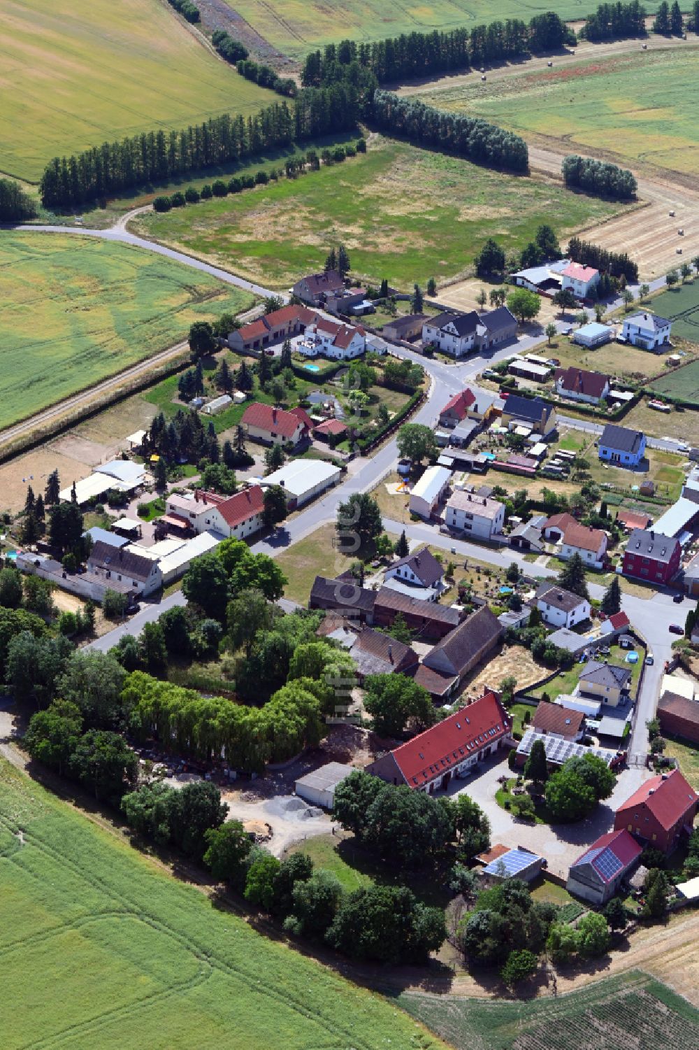 Krostitz von oben - Dorfansicht von Krostitz im Bundesland Sachsen, Deutschland