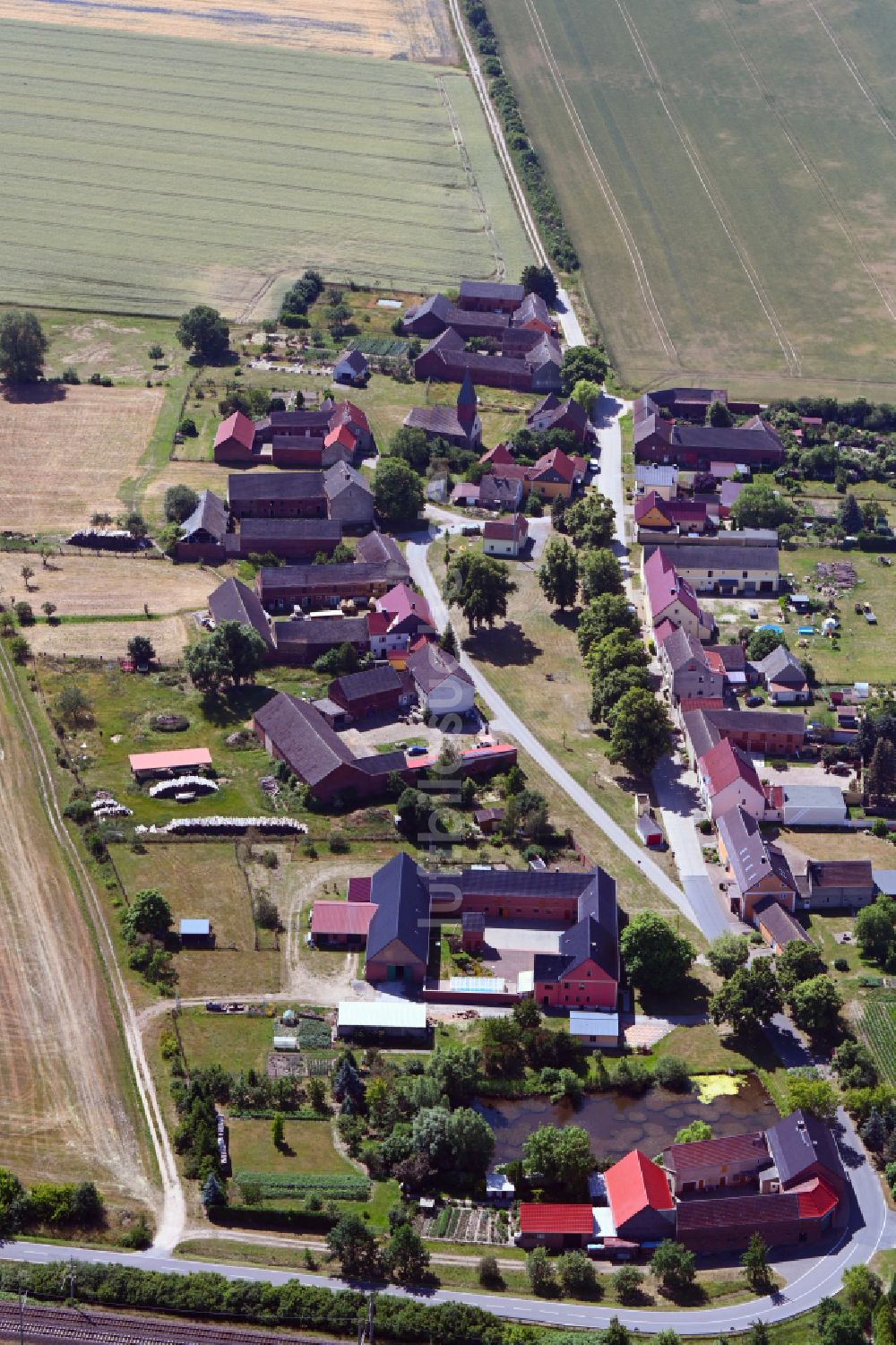 Luftbild Niedergörsdorf - Dorfansicht von Mellnsdorf am Feldrand in Niedergörsdorf im Bundesland Brandenburg, Deutschland