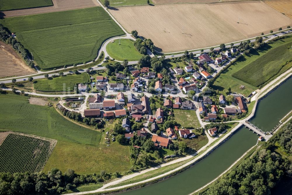 Luftaufnahme Hofham - Dorfansicht am Mittlere-Isar-Kanal in Hofham im Bundesland Bayern, Deutschland