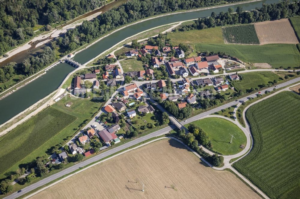 Hofham aus der Vogelperspektive: Dorfansicht am Mittlere-Isar-Kanal in Hofham im Bundesland Bayern, Deutschland