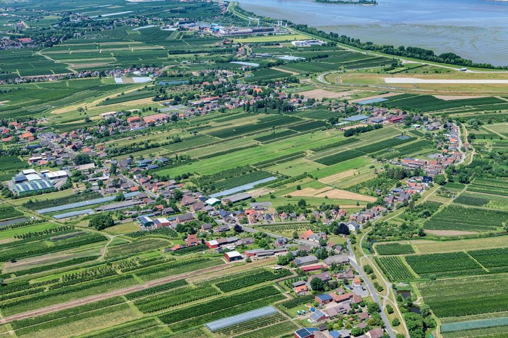Luftbild Neuenfelde - Dorfansicht im Obstanbaugebiet Altes Land in Neuenfelde im Bundesland Hamburg, Deutschland
