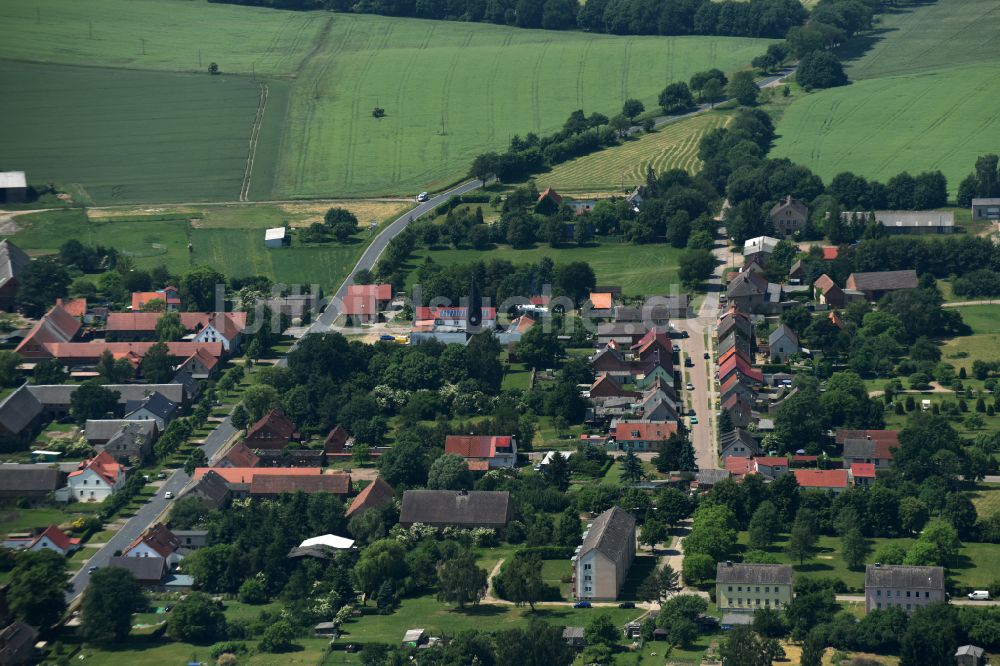 Schulzendorf aus der Vogelperspektive: Dorfansicht von Schulzendorf im Bundesland Brandenburg, Deutschland