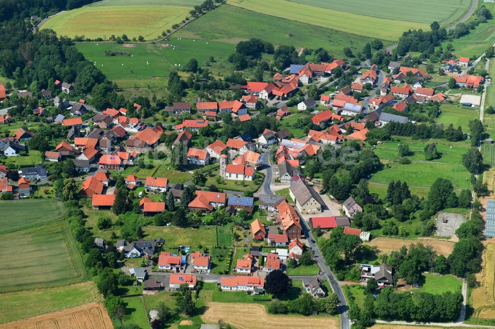 Luftaufnahme Ahlshausen - Dorfkern in Ahlshausen im Bundesland Niedersachsen, Deutschland