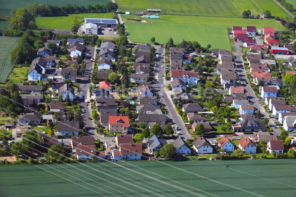 Bauernheim aus der Vogelperspektive: Dorfkern in Bauernheim im Bundesland Hessen, Deutschland