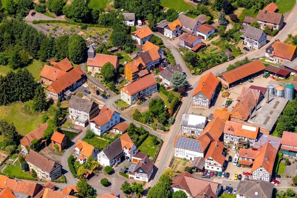 Luftaufnahme Böhne - Dorfkern in Böhne im Bundesland Hessen, Deutschland