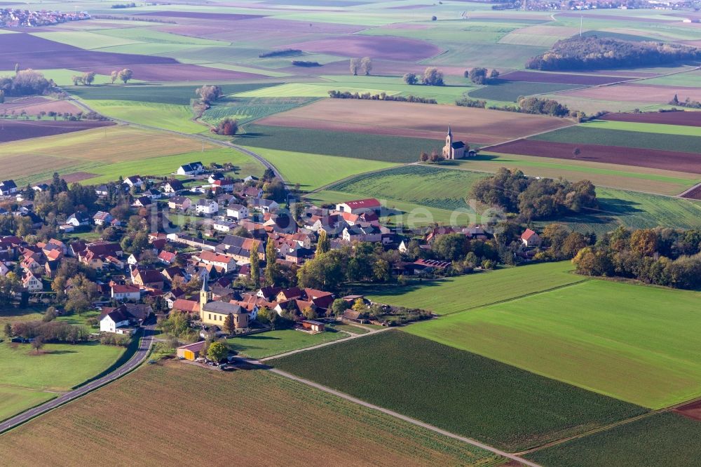 Bischwind von oben - Dorfkern in Bischwind im Bundesland Bayern, Deutschland