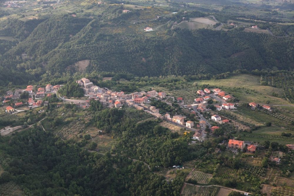 Luftbild Castel Viscardo Benano - Dorfkern von Castel Viscardo Benano in Umbrien in Italien