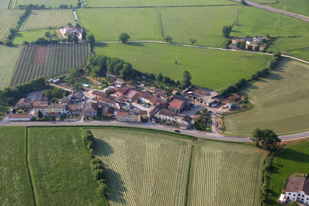 Luftbild Corte Gatti - Dorfkern in Corte Gatti in der Lombardei -Lombardia, Italien