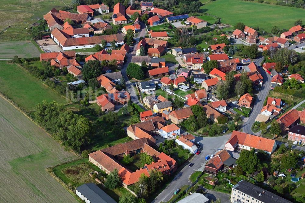 Döhren aus der Vogelperspektive: Dorfkern in Döhren im Bundesland Sachsen-Anhalt, Deutschland