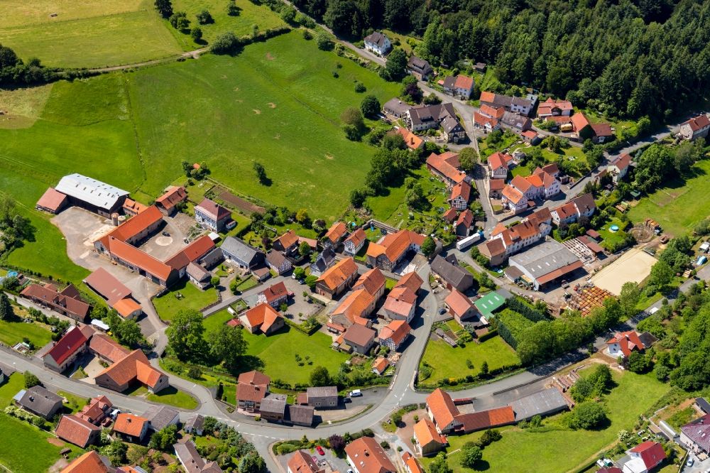 Dorfitter aus der Vogelperspektive: Dorfkern in Dorfitter im Bundesland Hessen, Deutschland
