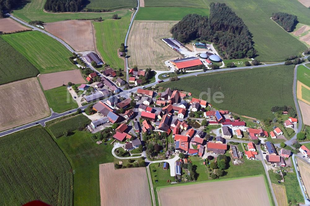 Eichenhüll aus der Vogelperspektive: Dorfkern in Eichenhüll im Bundesland Bayern, Deutschland