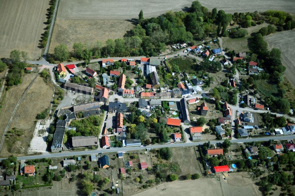 Eismannsdorf von oben - Dorfkern in Eismannsdorf im Bundesland Sachsen-Anhalt, Deutschland