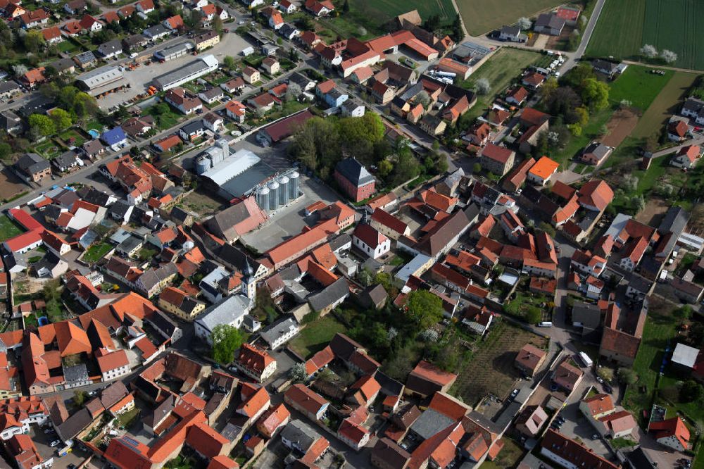 Luftaufnahme Erbes-Büdesheim - Dorfkern von Erbes-Büdesheim, einer Ortsgemeinde im Landkreis Alzey-Worms in Rheinland-Pfalz