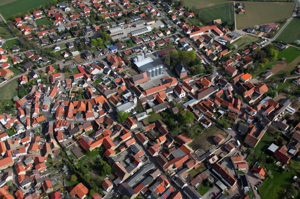 Erbes-Büdesheim von oben - Dorfkern von Erbes-Büdesheim, einer Ortsgemeinde im Landkreis Alzey-Worms in Rheinland-Pfalz