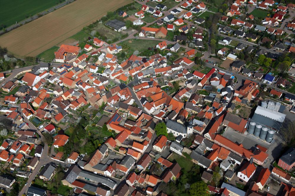 Luftbild Erbes-Büdesheim - Dorfkern von Erbes-Büdesheim, einer Ortsgemeinde im Landkreis Alzey-Worms in Rheinland-Pfalz