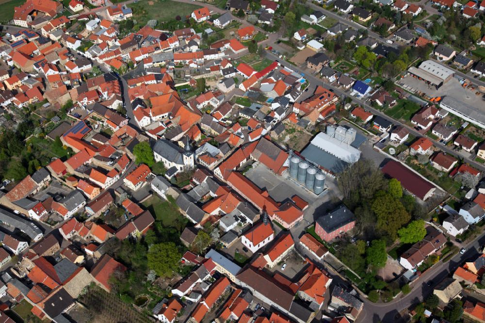 Luftaufnahme Erbes-Büdesheim - Dorfkern von Erbes-Büdesheim, einer Ortsgemeinde im Landkreis Alzey-Worms in Rheinland-Pfalz