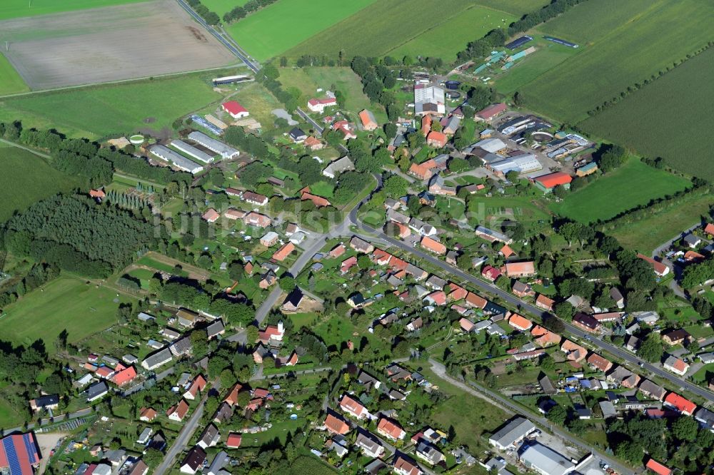 Fahrbinde aus der Vogelperspektive: Dorfkern in Fahrbinde im Bundesland Mecklenburg-Vorpommern