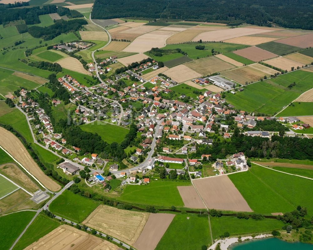 Ablach aus der Vogelperspektive: Dorfkern am Feldrand in Ablach im Bundesland Baden-Württemberg, Deutschland