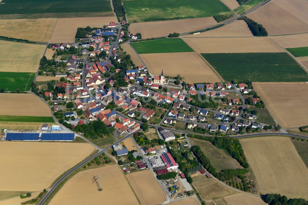 Allersheim aus der Vogelperspektive: Dorfkern am Feldrand in Allersheim im Bundesland Bayern, Deutschland