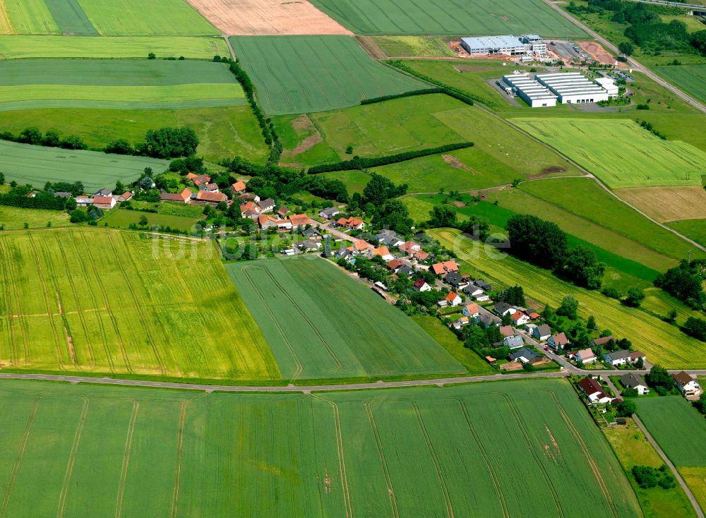 Luftbild Alsenbrück-Langmeil - Dorfkern am Feldrand in Alsenbrück-Langmeil im Bundesland Rheinland-Pfalz, Deutschland
