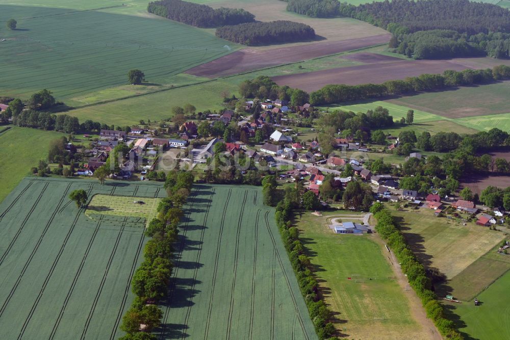 Alt Zachun von oben - Dorfkern am Feldrand in Alt Zachun im Bundesland Mecklenburg-Vorpommern, Deutschland