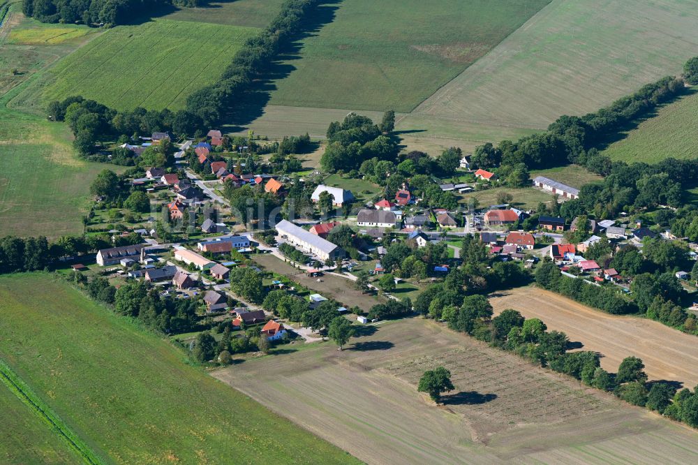 Luftbild Alt Zachun - Dorfkern am Feldrand in Alt Zachun im Bundesland Mecklenburg-Vorpommern, Deutschland