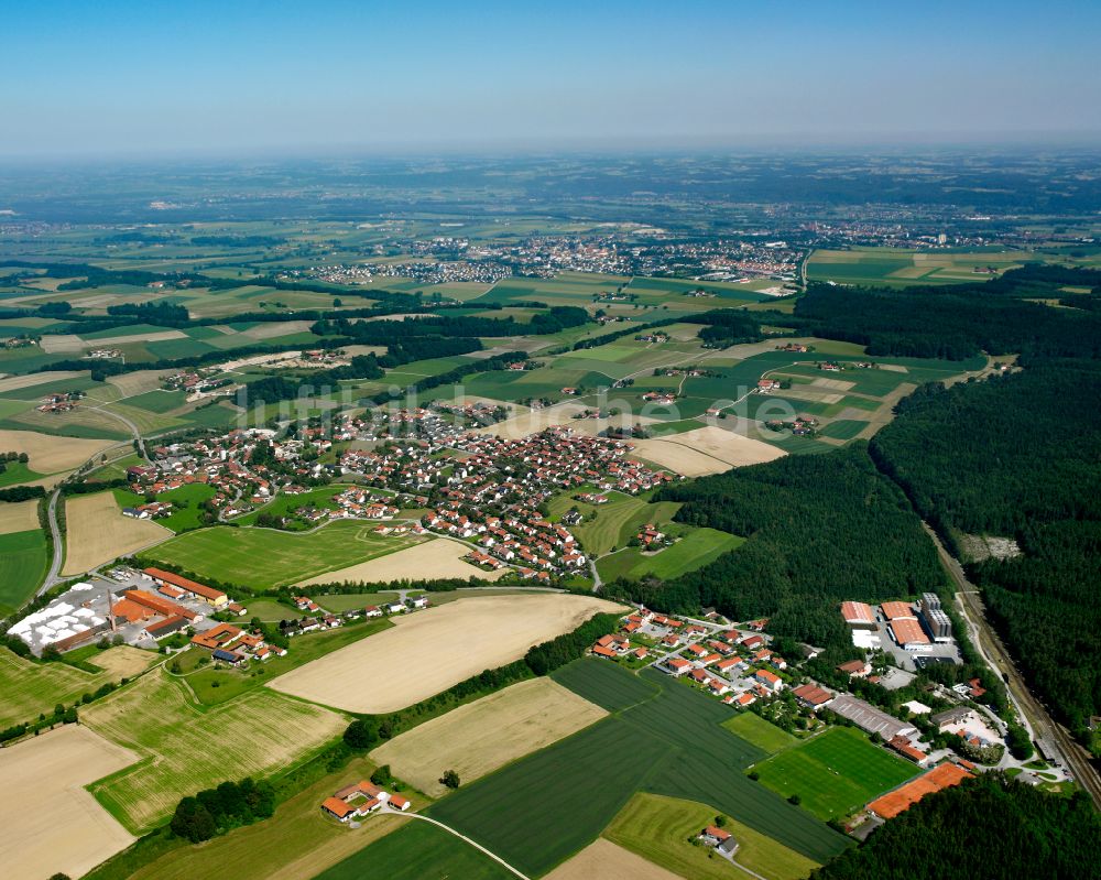 Luftaufnahme Altenbuch - Dorfkern am Feldrand in Altenbuch im Bundesland Bayern, Deutschland