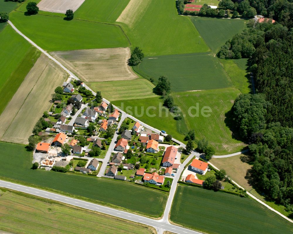 Luftbild Altötting - Dorfkern am Feldrand in Altötting im Bundesland Bayern, Deutschland